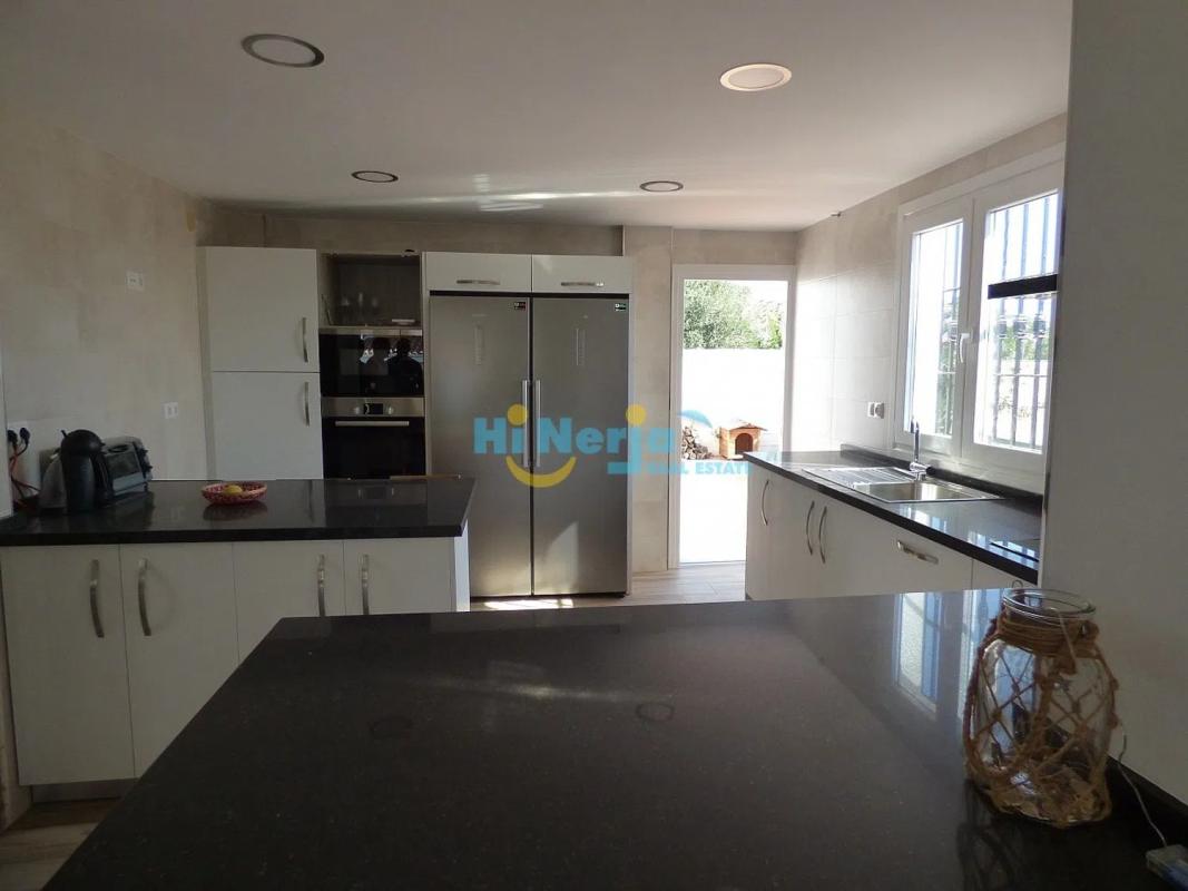 Venta de chalet independiente en Avda Pescia - Ctra de Frigiliana, Nerja
photo 2