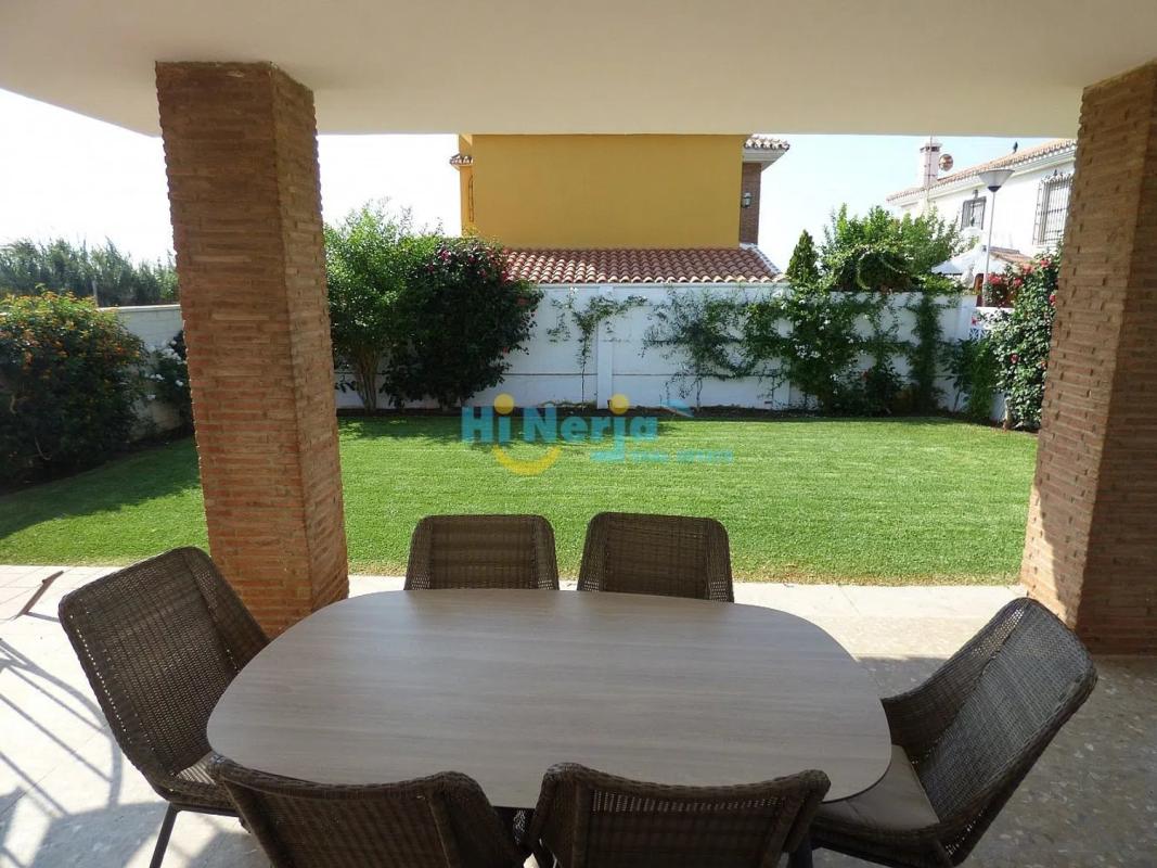 Venta de chalet independiente en Avda Pescia - Ctra de Frigiliana, Nerja
photo 4