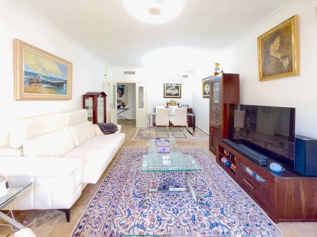 Продажа квартиры на Avenida Salamanca, Марбелла
photo 3