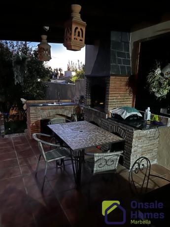 Chalet independiente en venta en Barrio Bello Horizonte-Lindasol, Marbella thumbnail 1
