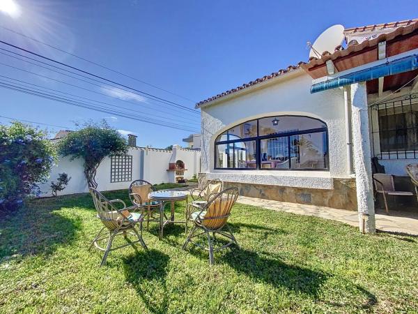 Chalet independiente en venta en Alcorrín, Manilva photo 1
