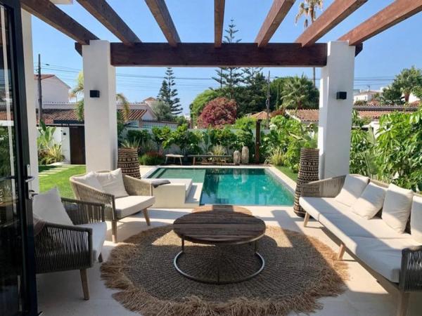 Chalet independiente en venta en Calle José Echegaray, Marbella photo 1