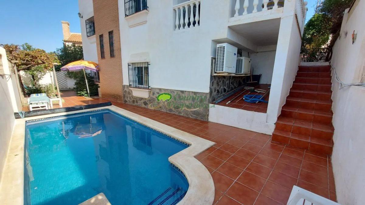 Sprzedaż niezależnego domku jednorodzinnego w Urbanización Santa Rosa, Torrox photo 1