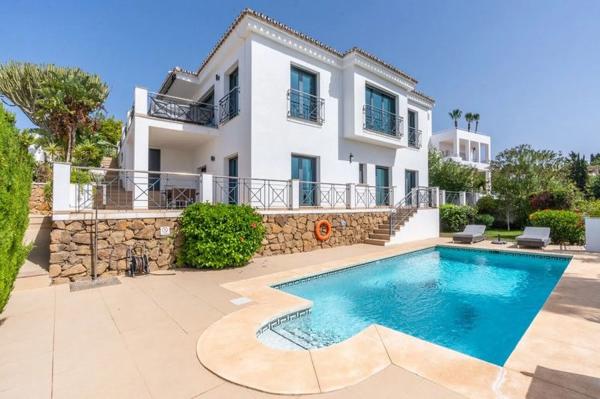 Chalet independiente en venta en Paseo del Uruguay, Marbella photo 1