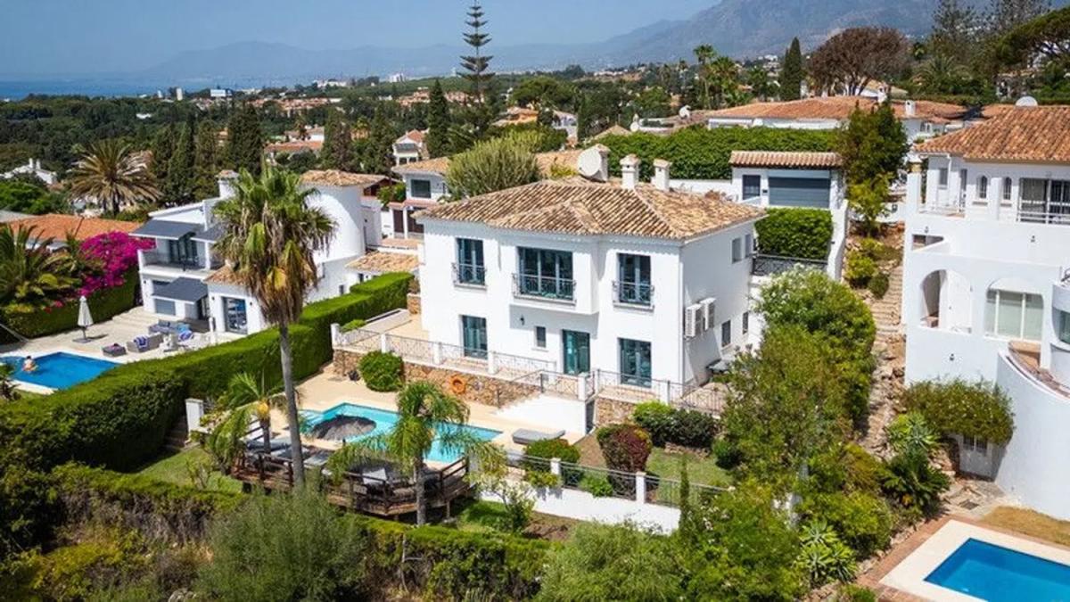 Sale of independent chalet in Paseo del Uruguay, Marbella
 photo 2