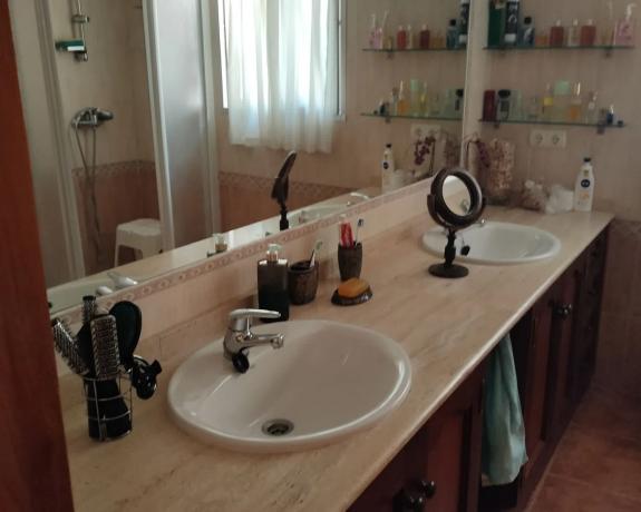Detached villa for sale in  Avenida del Manzano, Marbella photo 3