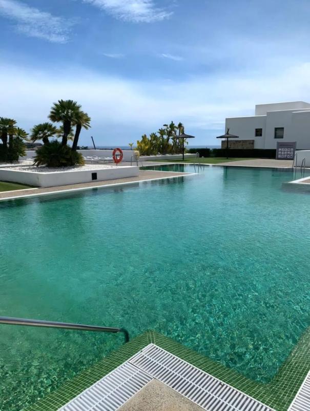 Venta de piso en Calle Greta Garbo, Benahavís
photo 1