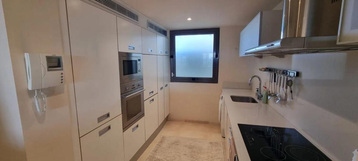 Venta de piso en Calle Greta Garbo, Benahavís
photo 4