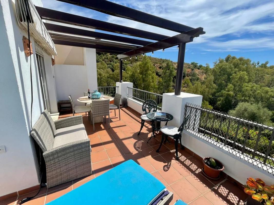Venta de piso en Urbanizacion los Aguilares, Benahavís
photo 1