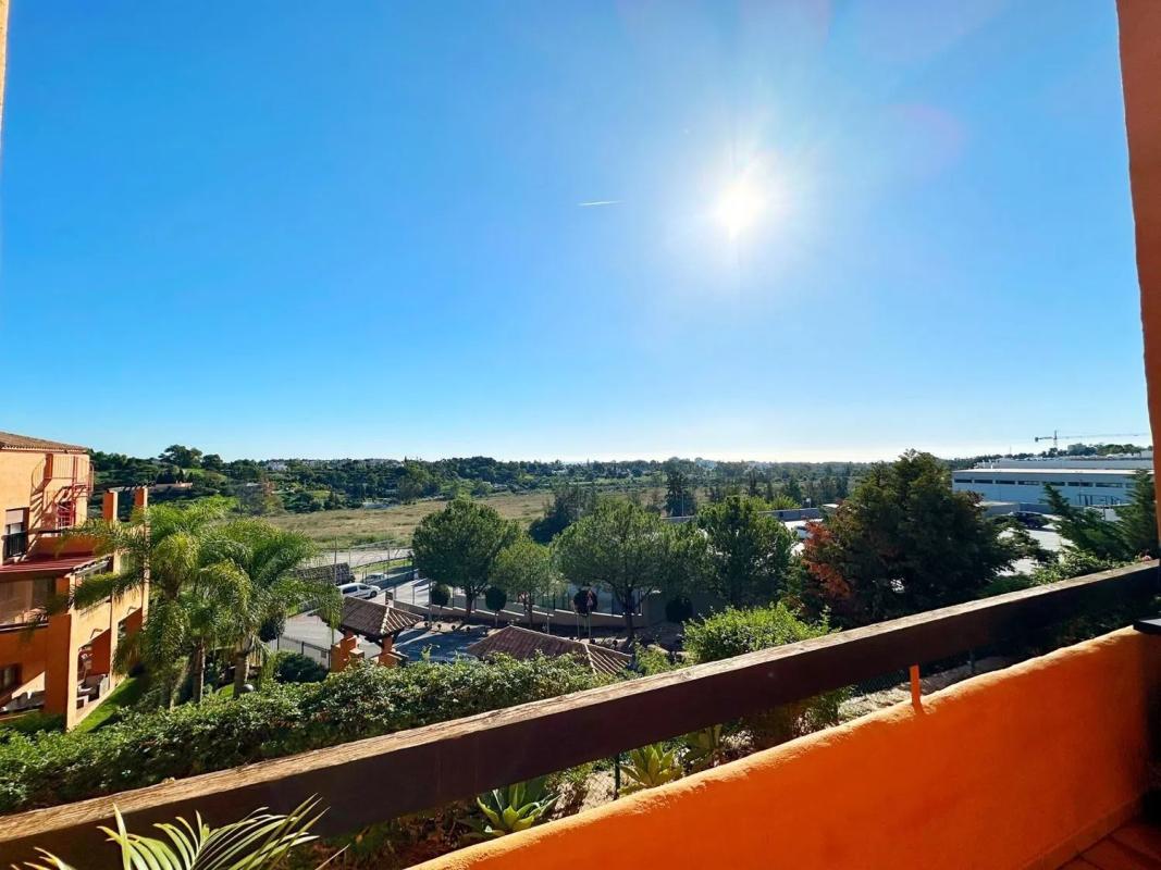 Venta de piso en Avenida de la Alquería, Benahavís
photo 1