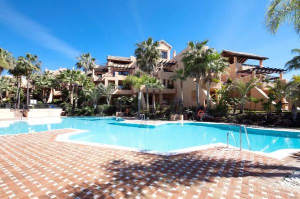 Mieszkanie na sprzedaż w  Avenida del Mediterráneo, 11, Marbella photo 1