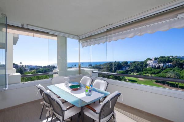 Piso en venta en  Barrio Rio Real, Marbella photo 1