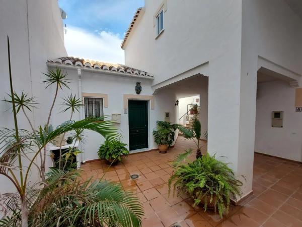 Chalet independiente en venta en Calle Madrid, Nerja photo 1