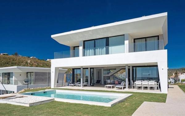Detached villa for sale in Manilva, Manilva photo 1