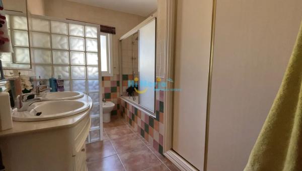Chalet independiente en venta en Avda Pescia - Ctra de Frigiliana, Nerja thumbnail 2