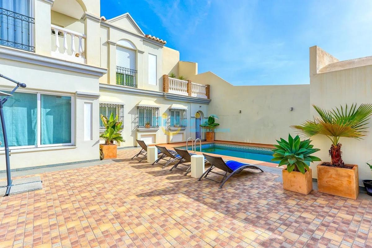 Sale of independent chalet in Camino Algarrobo - Las Arenas, Vélez-Málaga
photo 1