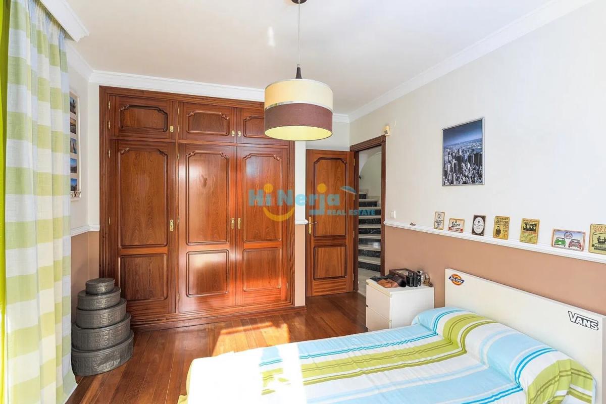 Sale of independent chalet in Camino Algarrobo - Las Arenas, Vélez-Málaga
photo 5