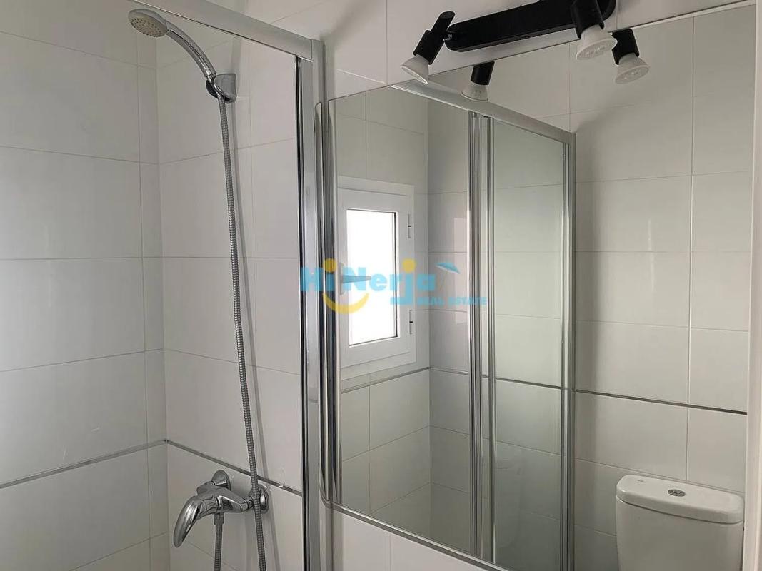 Sprzedaż niezależnego domku jednorodzinnego w Avda Pescia - Ctra de Frigiliana, Nerja photo 3