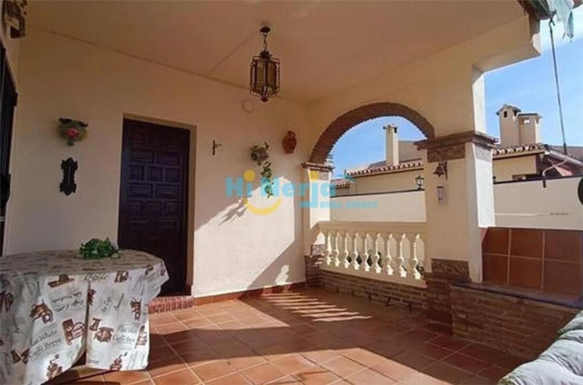 Продажа отдельного шале в  Avda Pescia - Ctra de Frigiliana, Нерха photo 4