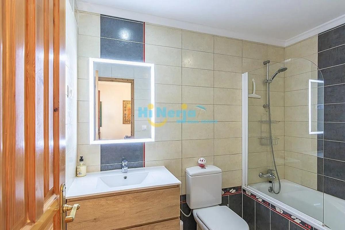 Venta de piso en Avda Pescia - Ctra de Frigiliana, Nerja
photo 5