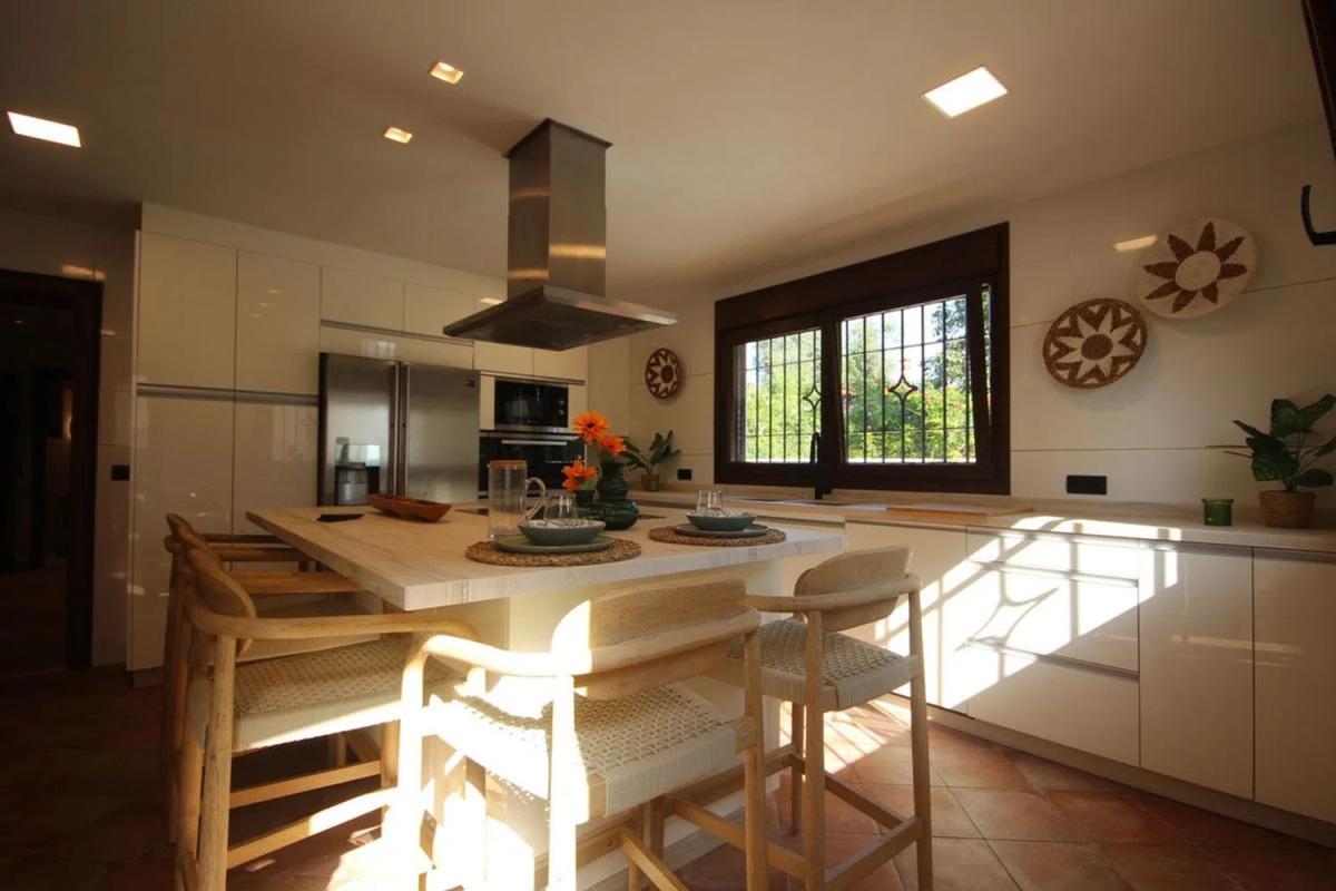 Sale of independent chalet in Calle Cañada de los Cardos, Torremolinos
 photo 4