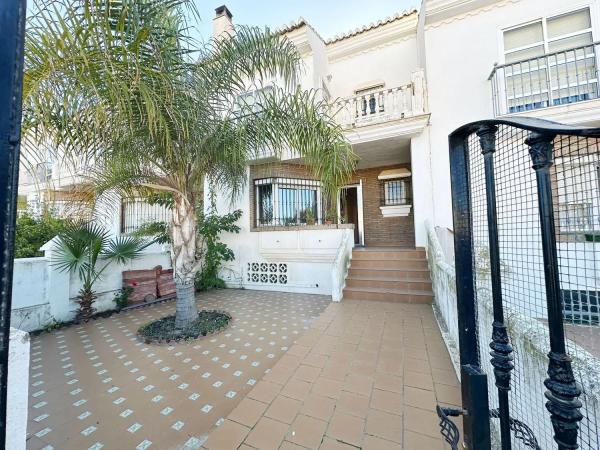 Wolnostojąca willa na sprzedaż w Avenida del Sol s/n, Torre del Mar photo 1