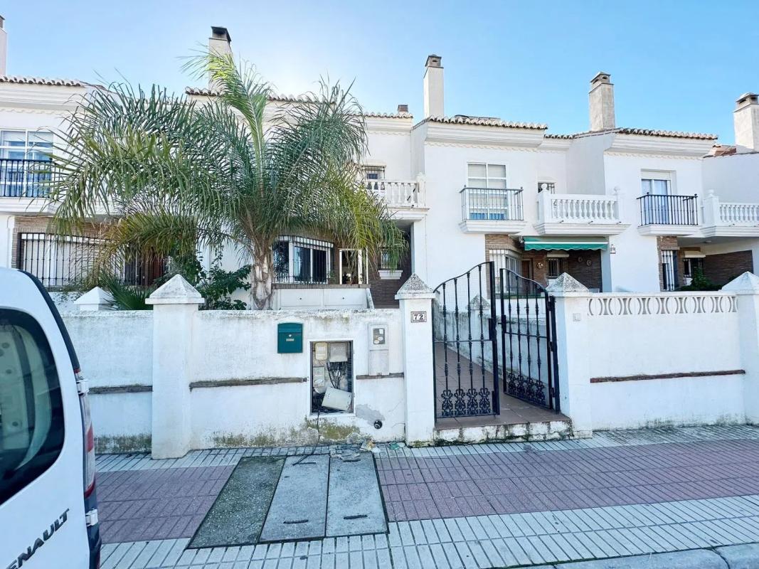 Продажа отдельного шале в  Avenida del Sol s/n, Торре-дель-Мар photo 2