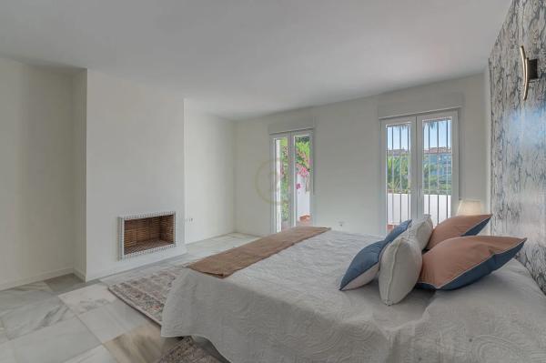 Chalet independiente en venta en  Calle los Lirios s/n, Marbella photo 4