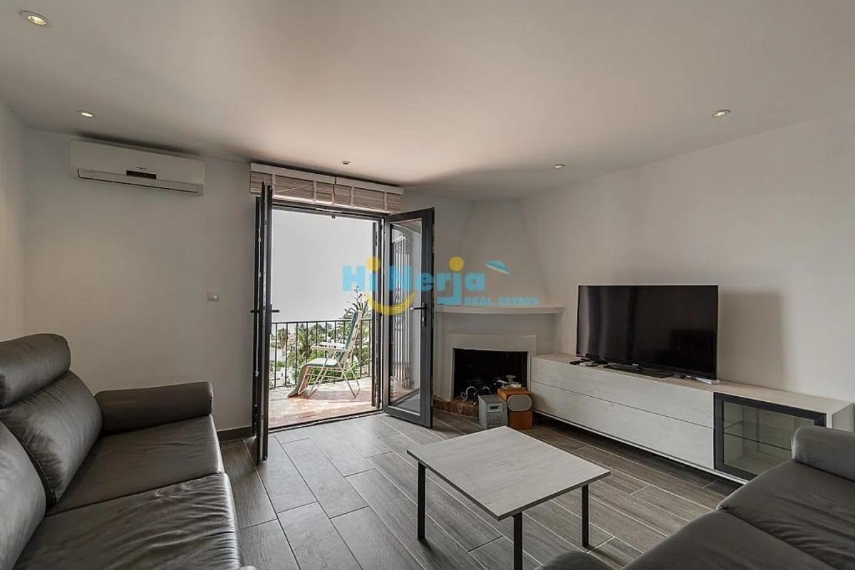 Sprzedaż niezależnego domku jednorodzinnego w Avda Pescia - Ctra de Frigiliana, Nerja photo 1