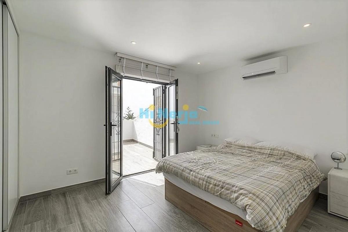 Sprzedaż niezależnego domku jednorodzinnego w Avda Pescia - Ctra de Frigiliana, Nerja photo 3