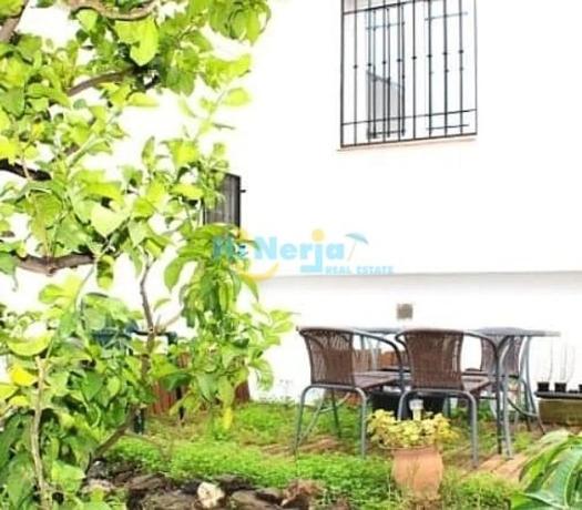 Duplex en venta en Avda Pescia - Ctra de Frigiliana, Nerja thumbnail 1
