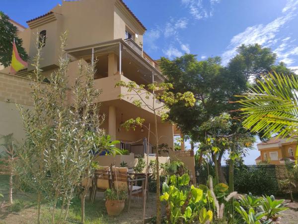 Chalet independiente en venta en  Cortijo la capilla, 5, Rincón de la Victoria photo 1