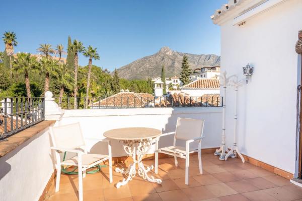 Wolnostojąca willa na sprzedaż w Paseo del prado, plaza san Gabriel, 40, Marbella photo 1