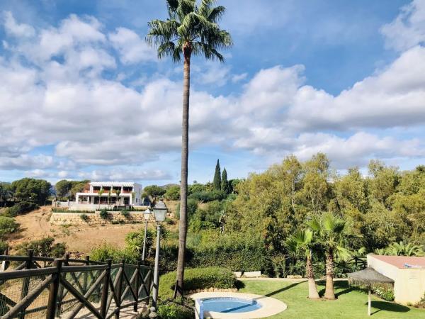 Mieszkanie na sprzedaż w  Barrio Elviria, Marbella photo 1