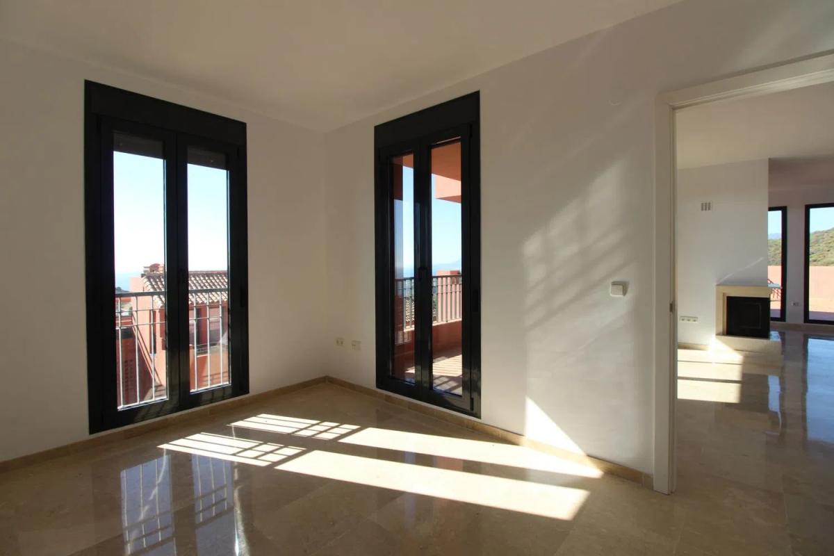 Sale of apartment in Barrio Sitio de Calahonda, Mijas
 photo 4