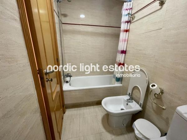 Piso en venta en Avda Pescia - Ctra de Frigiliana, Nerja thumbnail 2