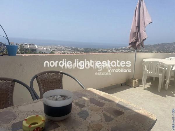 Piso en venta en Avda Pescia - Ctra de Frigiliana, Nerja thumbnail 1