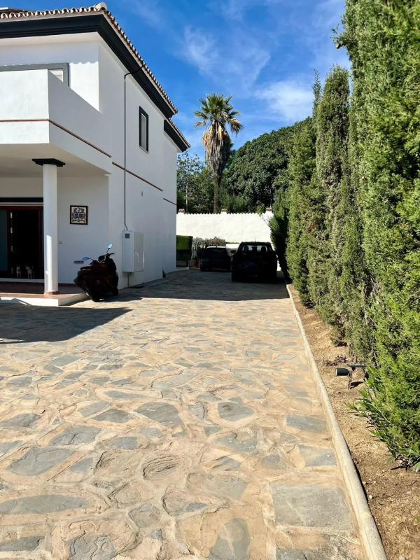 Venta de chalet independiente en Calle austria s/n, Marbella
photo 2
