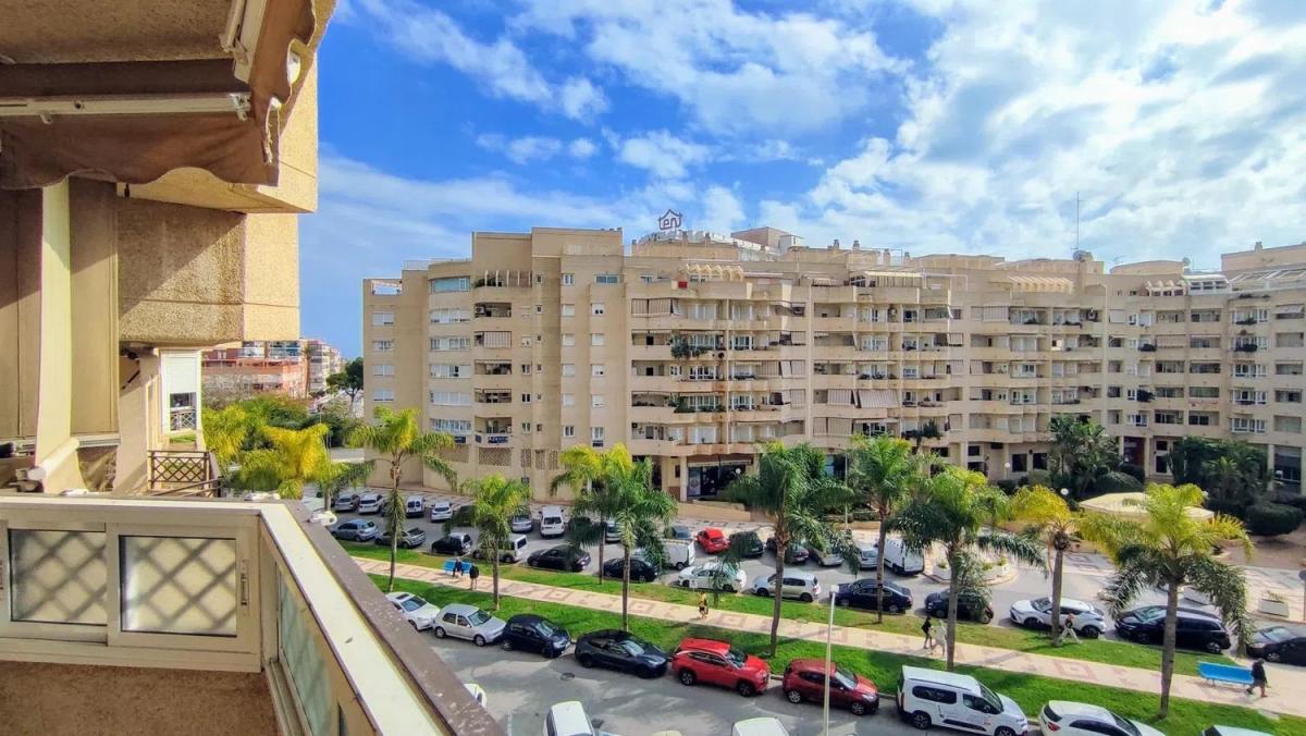 Sale of apartment in Barrio Manantiales - Estación de Autobuses, Torremolinos
photo 1