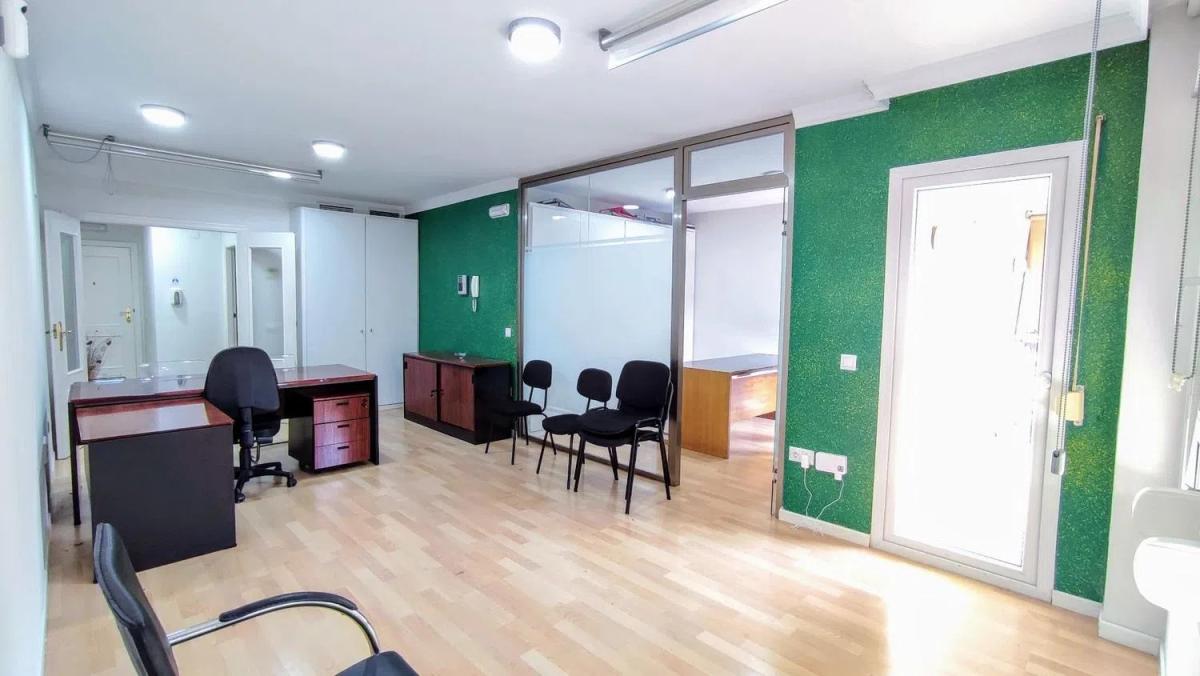 Sale of apartment in Barrio Manantiales - Estación de Autobuses, Torremolinos
photo 2