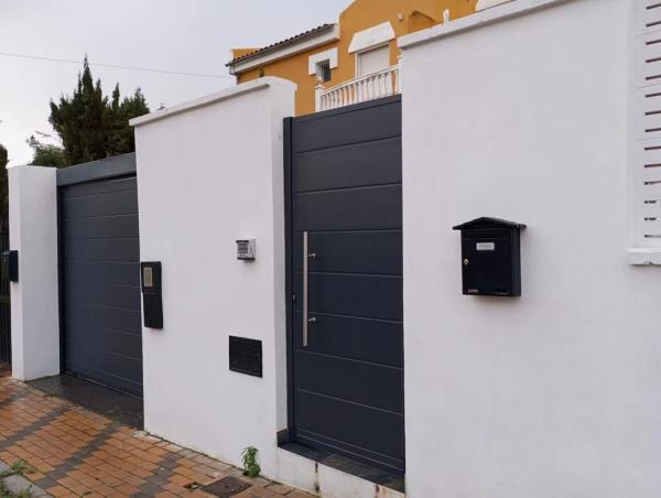 Chalet independiente en venta en  Calle el Chopo, Alhaurín de la Torre photo 1