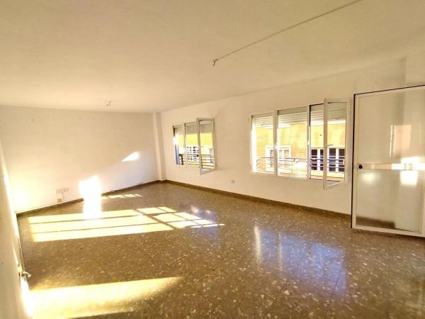 Piso en venta en  Avenida de Cánovas del Castillo, Málaga photo 2