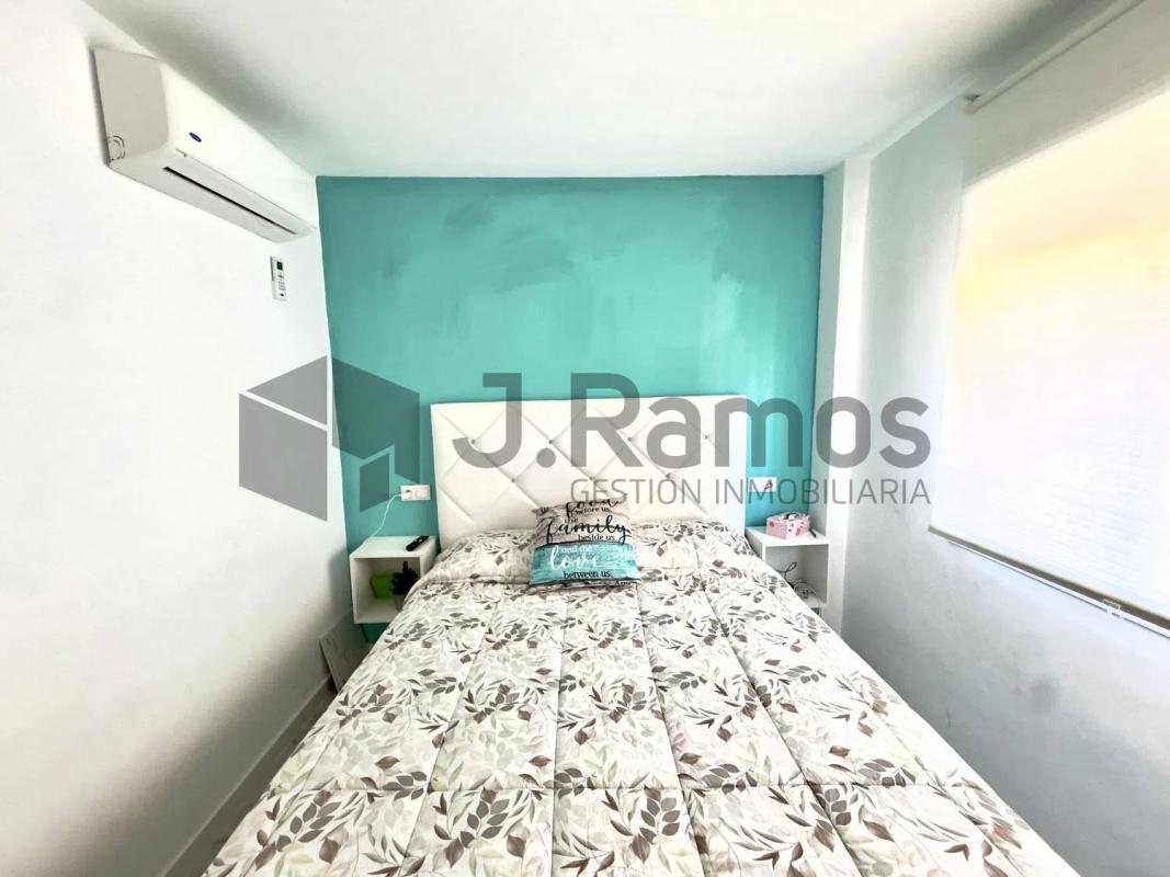Sale of apartment in Calle Estados Unidos, Rincón de la Victoria
photo 4