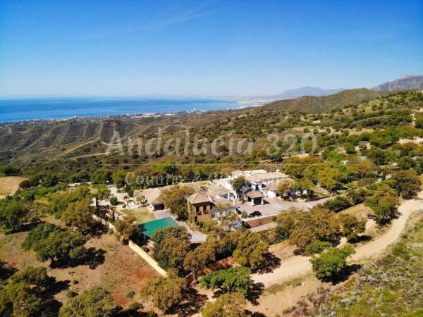 Wolnostojąca willa na sprzedaż w Barrio Huerta del Prado-La Montua, Marbella photo 1