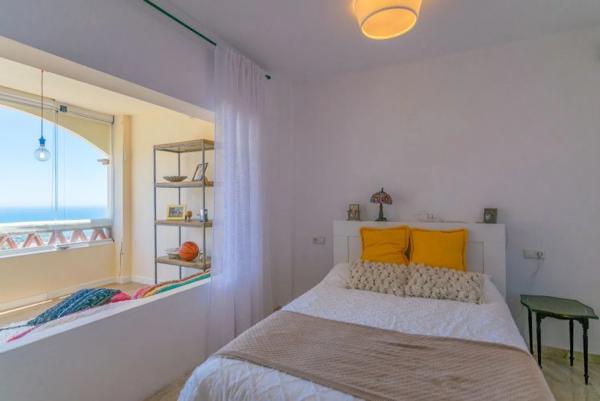 Piso en venta en Calle Cristóbal Colón, Mijas thumbnail 2