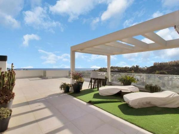 Duplex en venta en Calle Isla Madeira, Benahavís photo 1