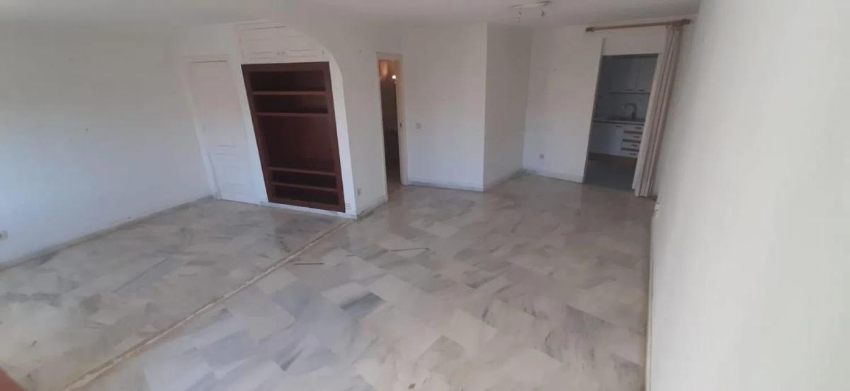 Sale of apartment in Calle Valentuñana, 10, Marbella
photo 5