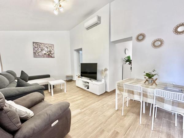 Chalet independiente en venta en  Calle Tarquina, 37, Málaga photo 1