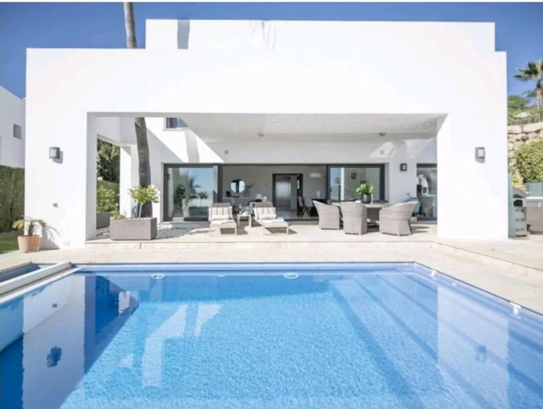 Venta de chalet independiente en Urbanizacion Nueva Atalaya, 22, Benahavís
photo 1