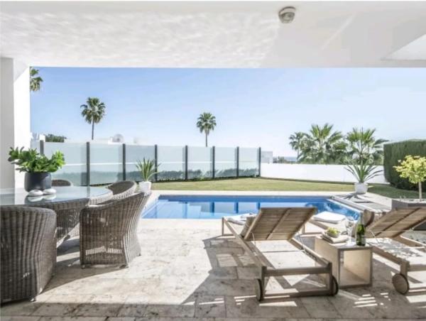 Chalet independiente en venta en Urbanizacion Nueva Atalaya, 22, Benahavís thumbnail 1